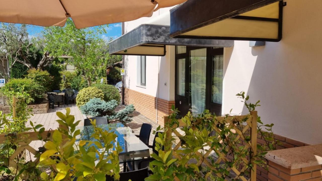 Fontana Oasis Apartments Castelnuovo del Garda Exterior photo